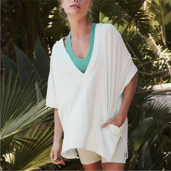 Free People - Movement - White Hot Shot Reversible Top - Picture 1 of 11